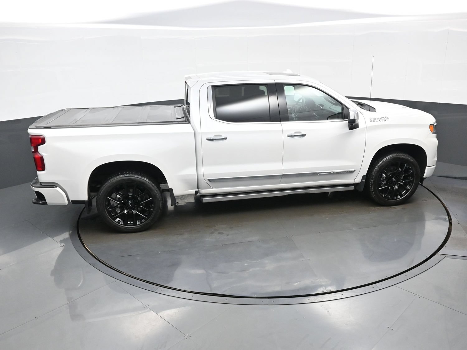 Used 2025 Chevrolet Silverado 1500 High Country AWD/4WD image 44