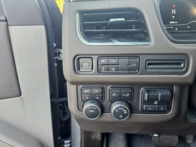 Used 2022 Chevrolet Suburban LT w/ Luxury Package AWD/4WD image 25