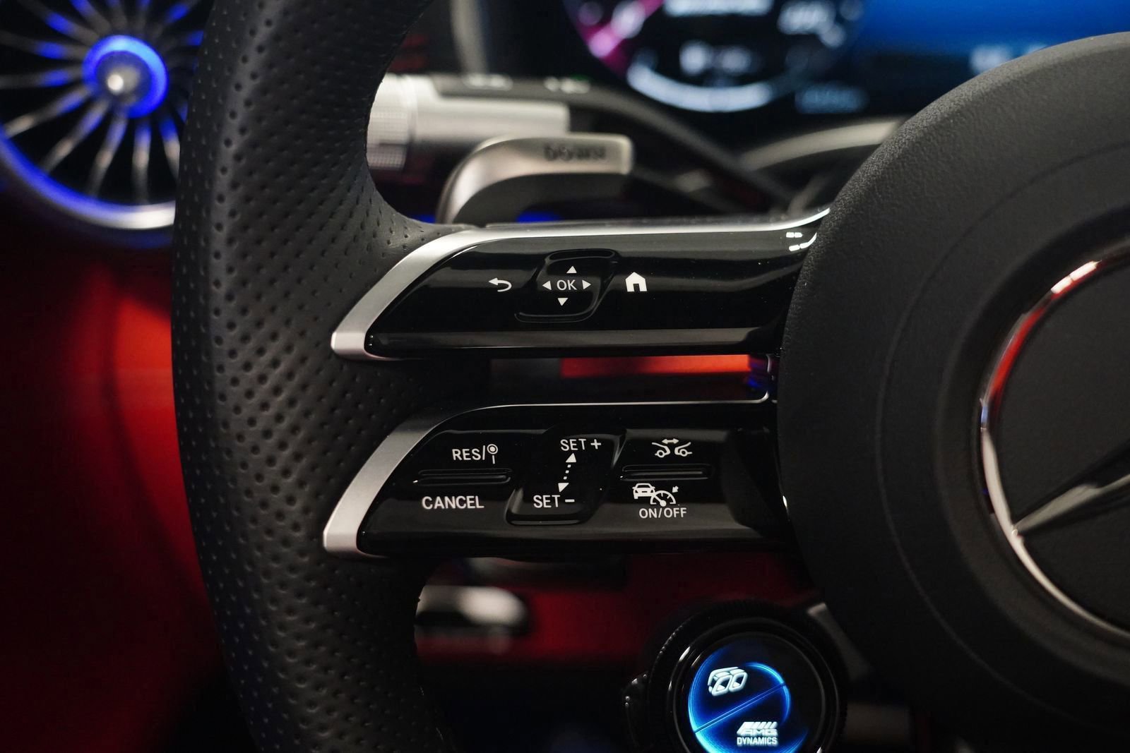 Used 2025 Mercedes-Benz SL 63 AMG 4MATIC image 19