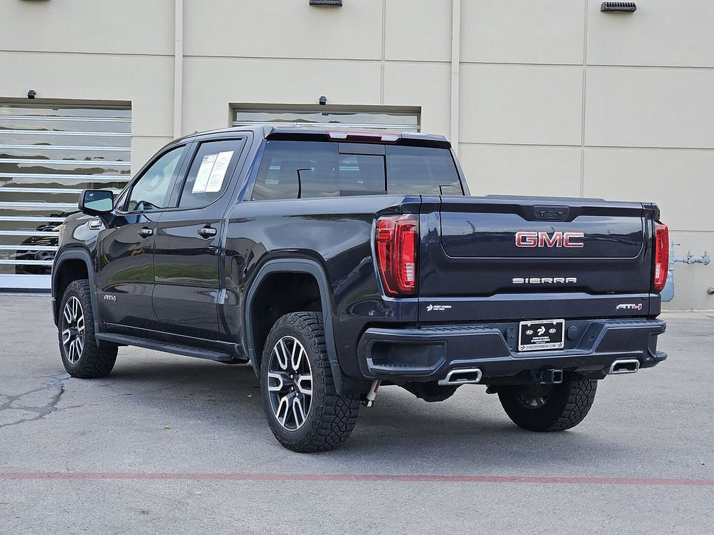 Used 2022 GMC Sierra 1500 AT4 w/ AT4 Preferred Package AWD/4WD image 3