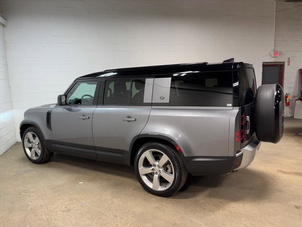 Used 2023 Land Rover Defender 130 SE image 10