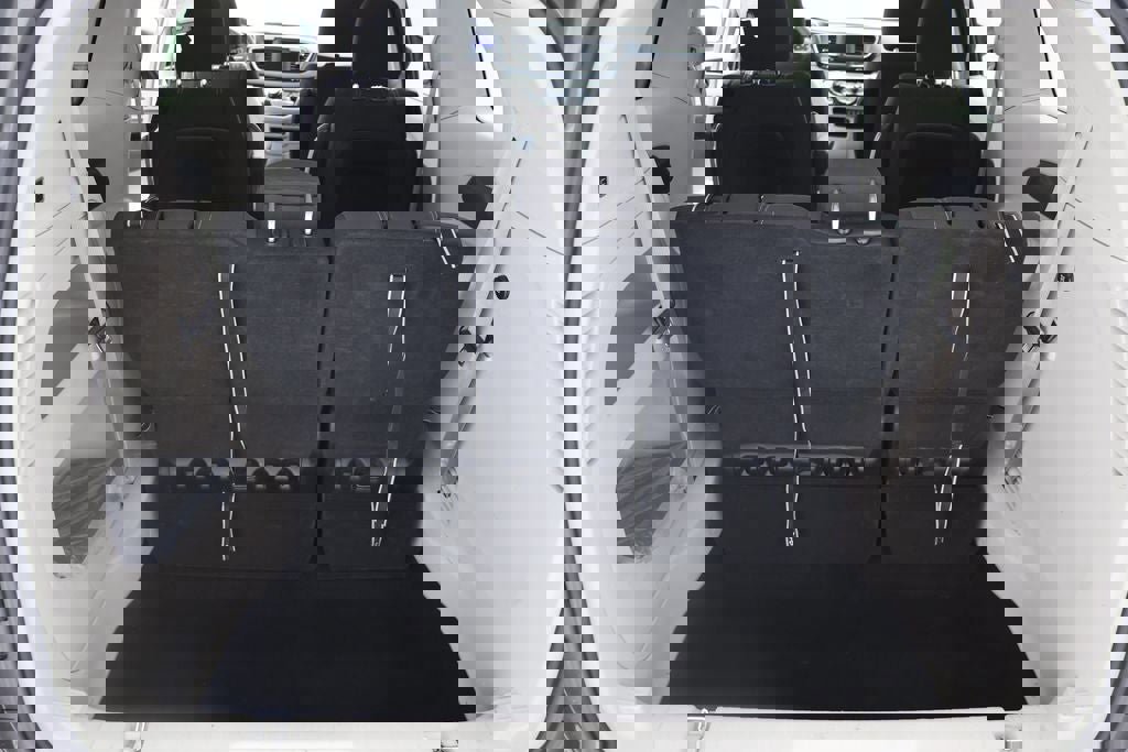 Used 2023 Chrysler Voyager LX image 25