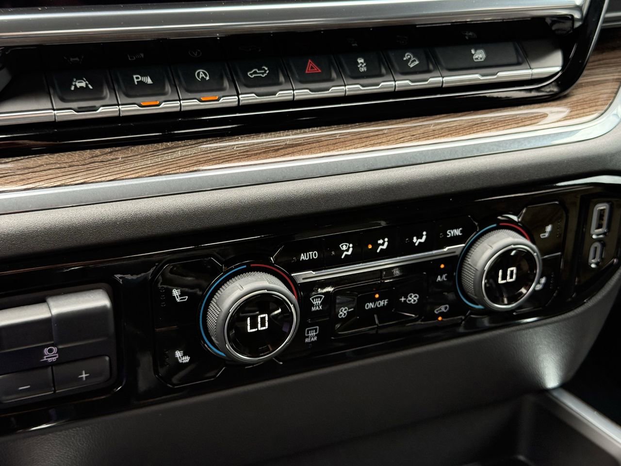 Used 2025 Chevrolet Silverado 1500 LT Trail Boss w/ LT Trail Boss Premium Package image 17