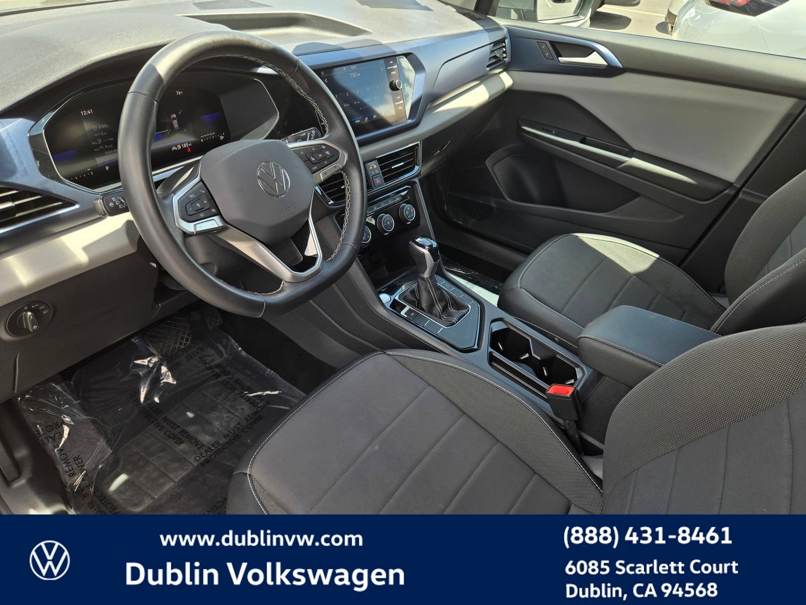 Used 2023 Volkswagen Taos SE w/ Black Wheel Package FWD image 9