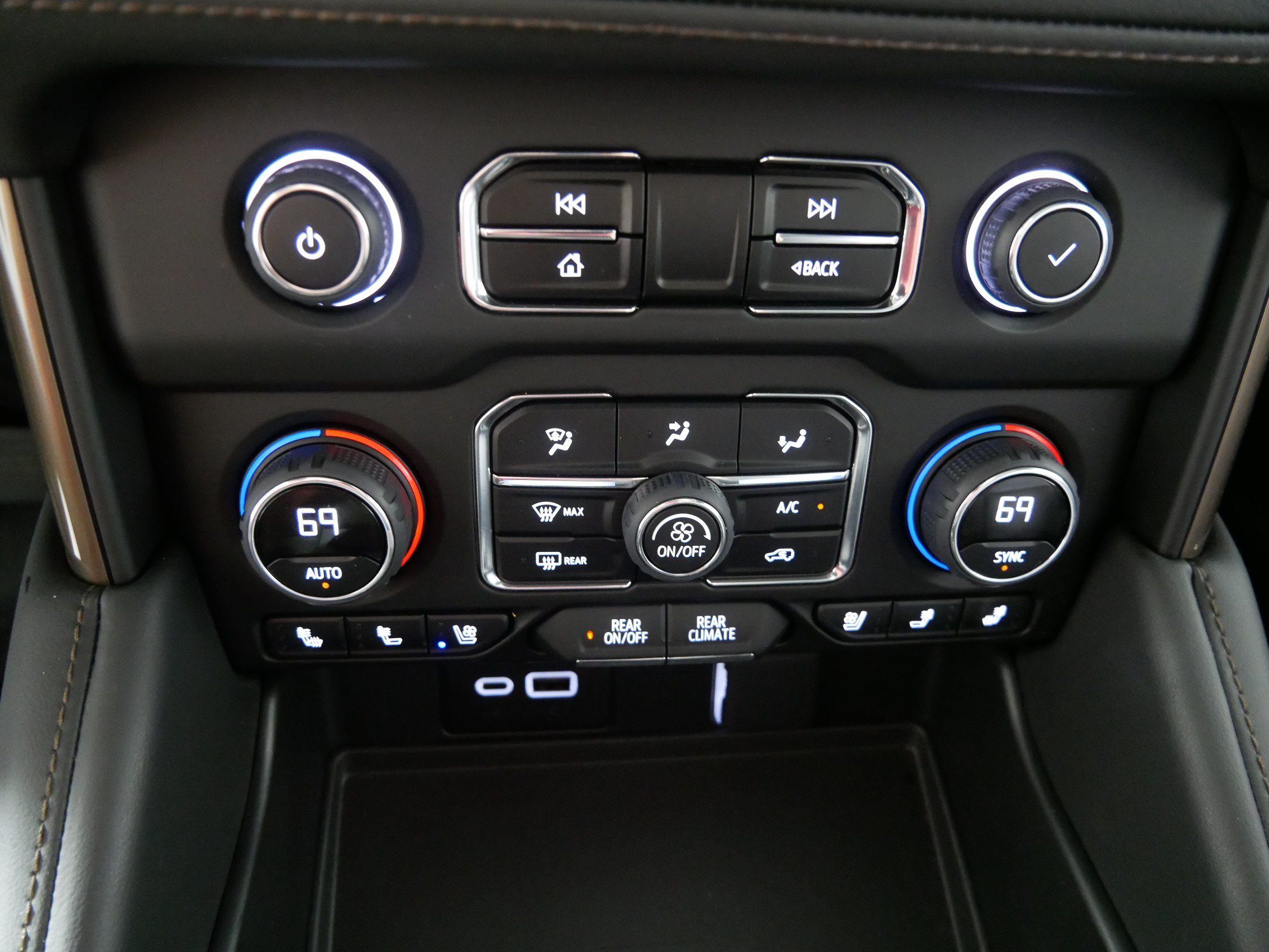 Used 2024 Chevrolet Tahoe High Country AWD/4WD image 23