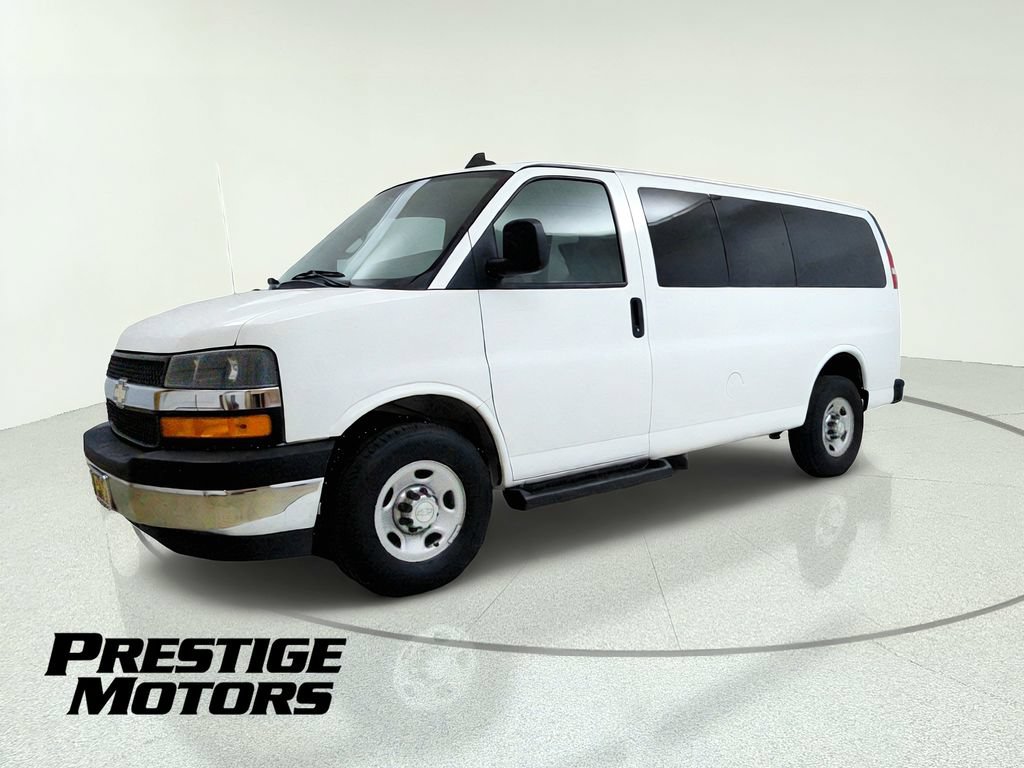 Used 2018 Chevrolet Express 3500 LT w/ LT Preferred Equipment Group RWD image 3