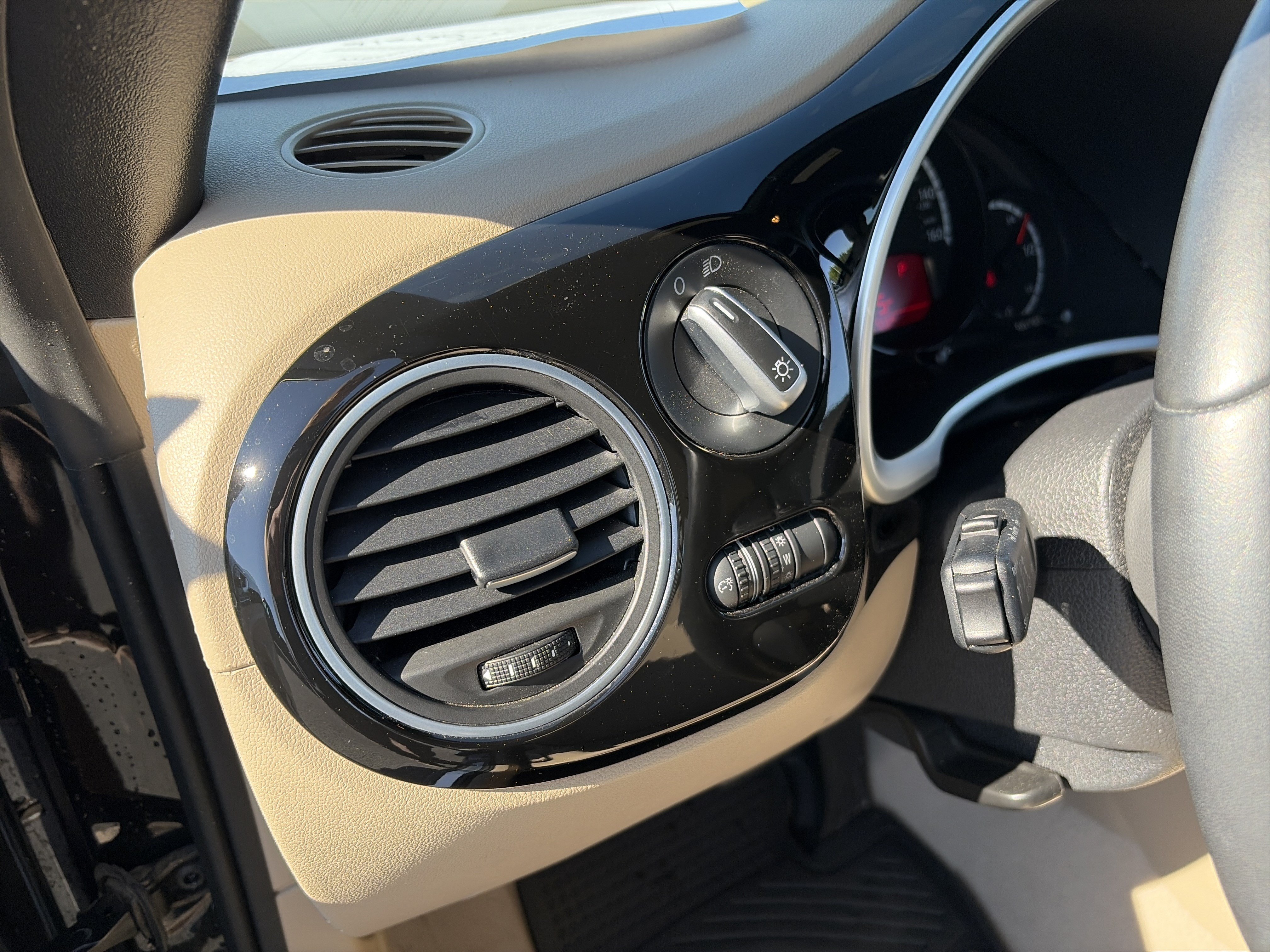 Used 2013 Volkswagen Beetle 2.5 FWD image 19