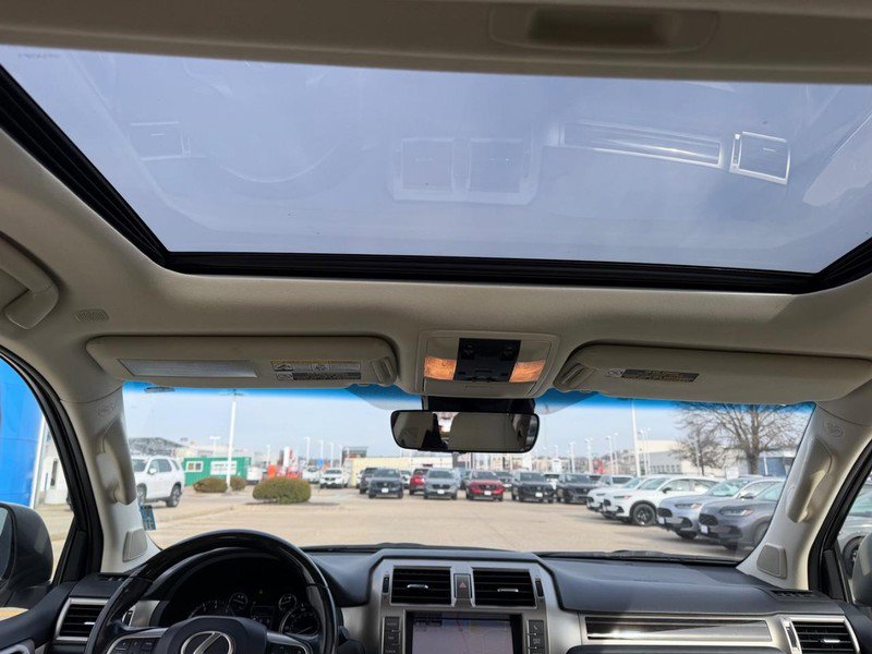 Used 2020 Lexus GX 460 Premium w/ Premium Package image 11