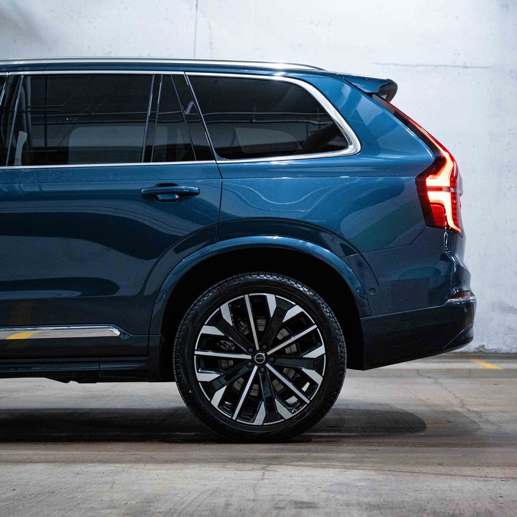 New 2026 Volvo XC90 T8 Plus AWD/4WD image 4
