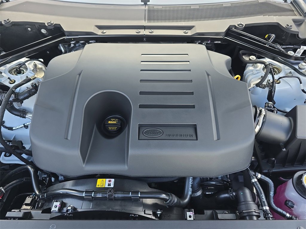 New 2026 Land Rover Defender 130 X-Dynamic SE image 32