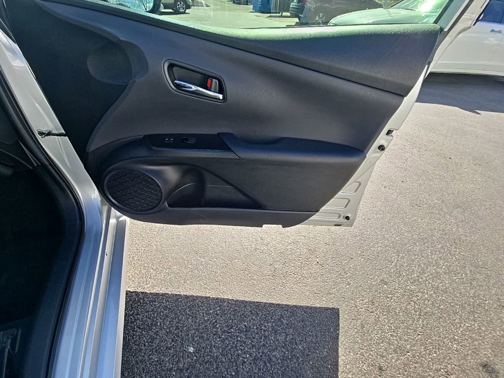Used 2022 Toyota Prius LE image 28