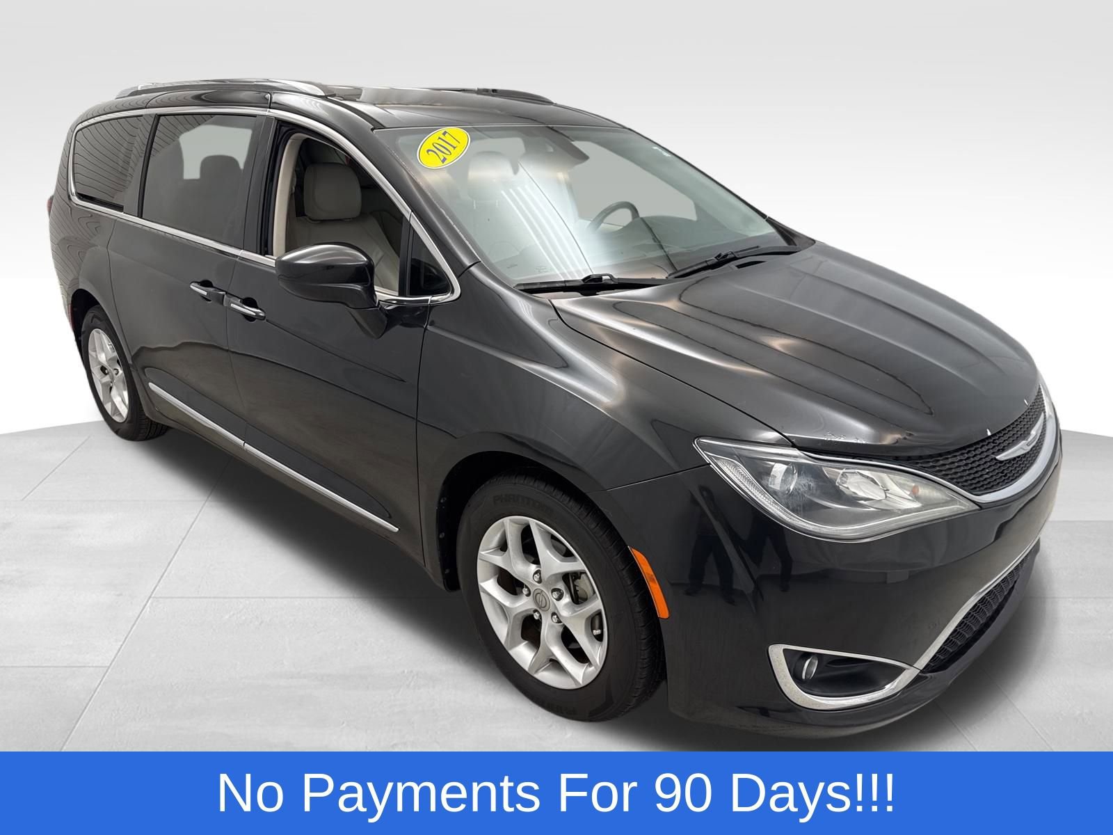 Used 2017 Chrysler Pacifica Touring-L Plus w/ Tire & Wheel Group image 1