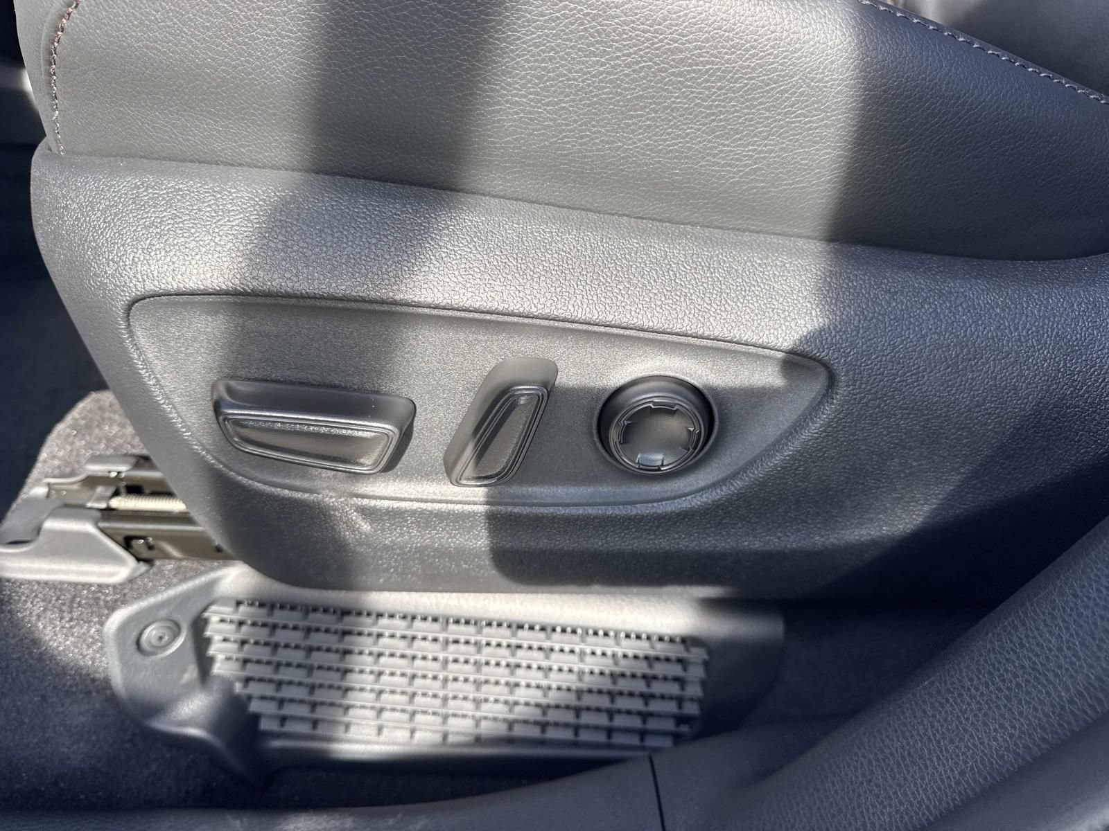 New 2026 Toyota Sienna Platinum AWD/4WD image 13