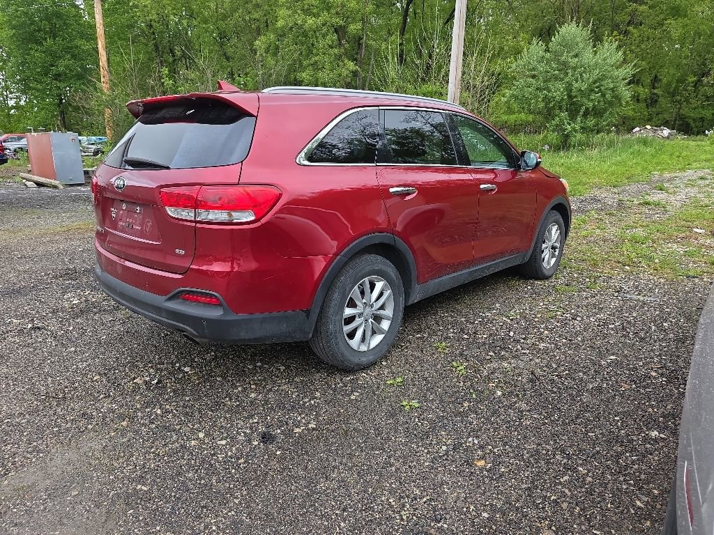 Used 2017 Kia Sorento AWD w/ LX Convenience Package image 4