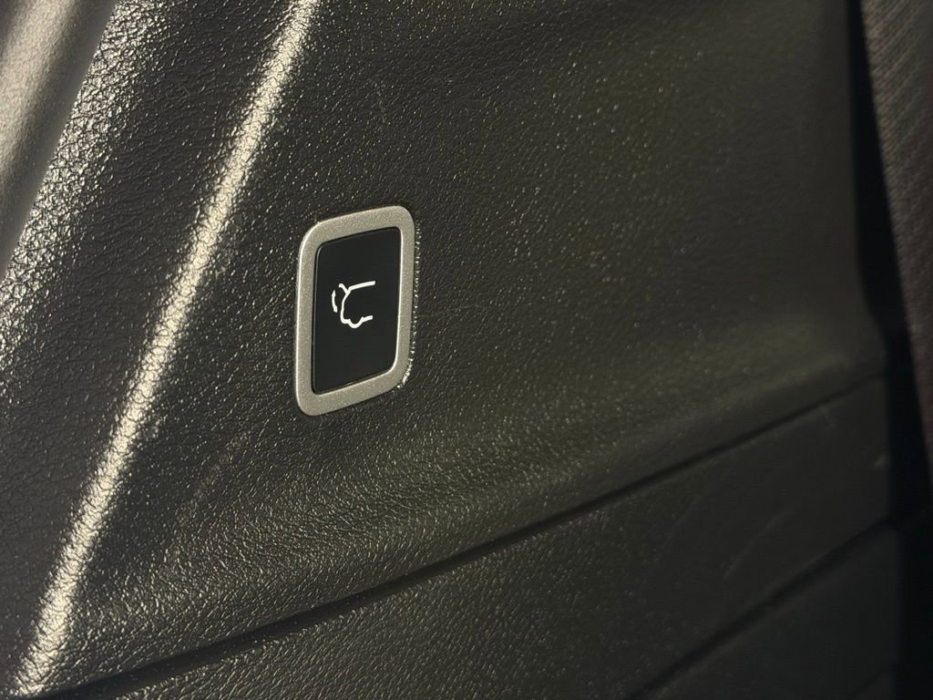 Used 2024 Chrysler Pacifica Select image 31