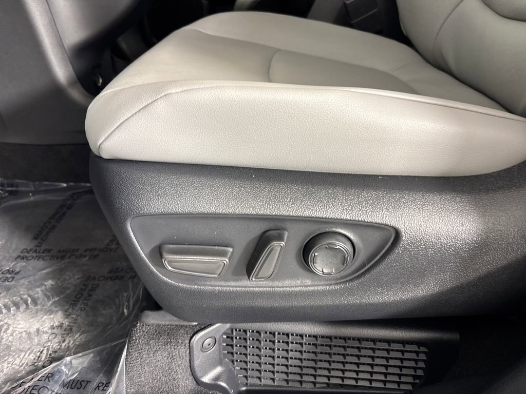 Certified 2026 Toyota Sienna XLE image 9