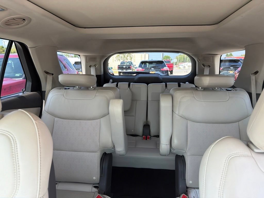 Used 2020 Ford Explorer Platinum w/ Premium Technology Package AWD/4WD image 33