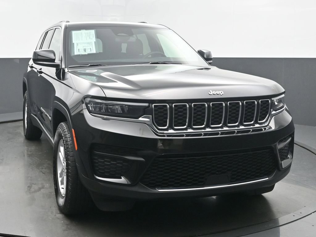Used 2024 Jeep Grand Cherokee Laredo AWD/4WD image 8