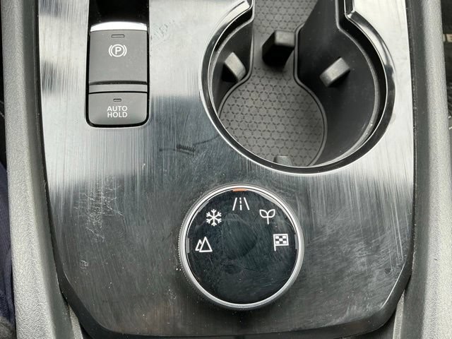 Used 2024 Nissan Rogue SV AWD/4WD image 29