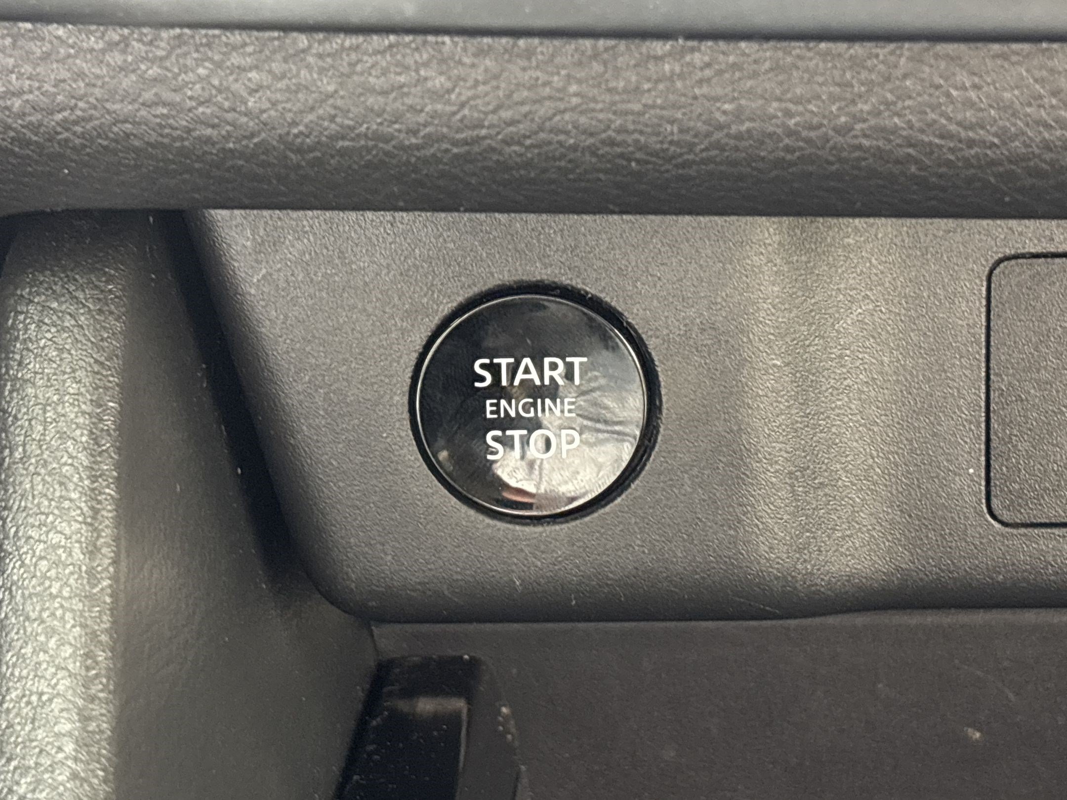 Used 2024 Nissan Rogue SV FWD image 15