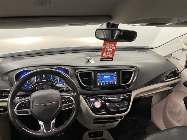 Used 2020 Chrysler Pacifica Touring-L image 24
