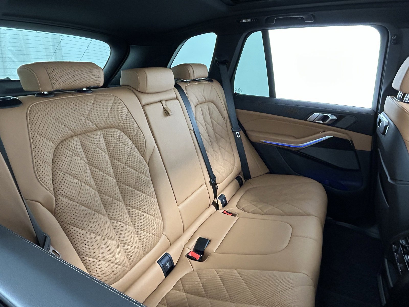 Used 2025 BMW X5 M60i w/ Parking Assistance Package image 41