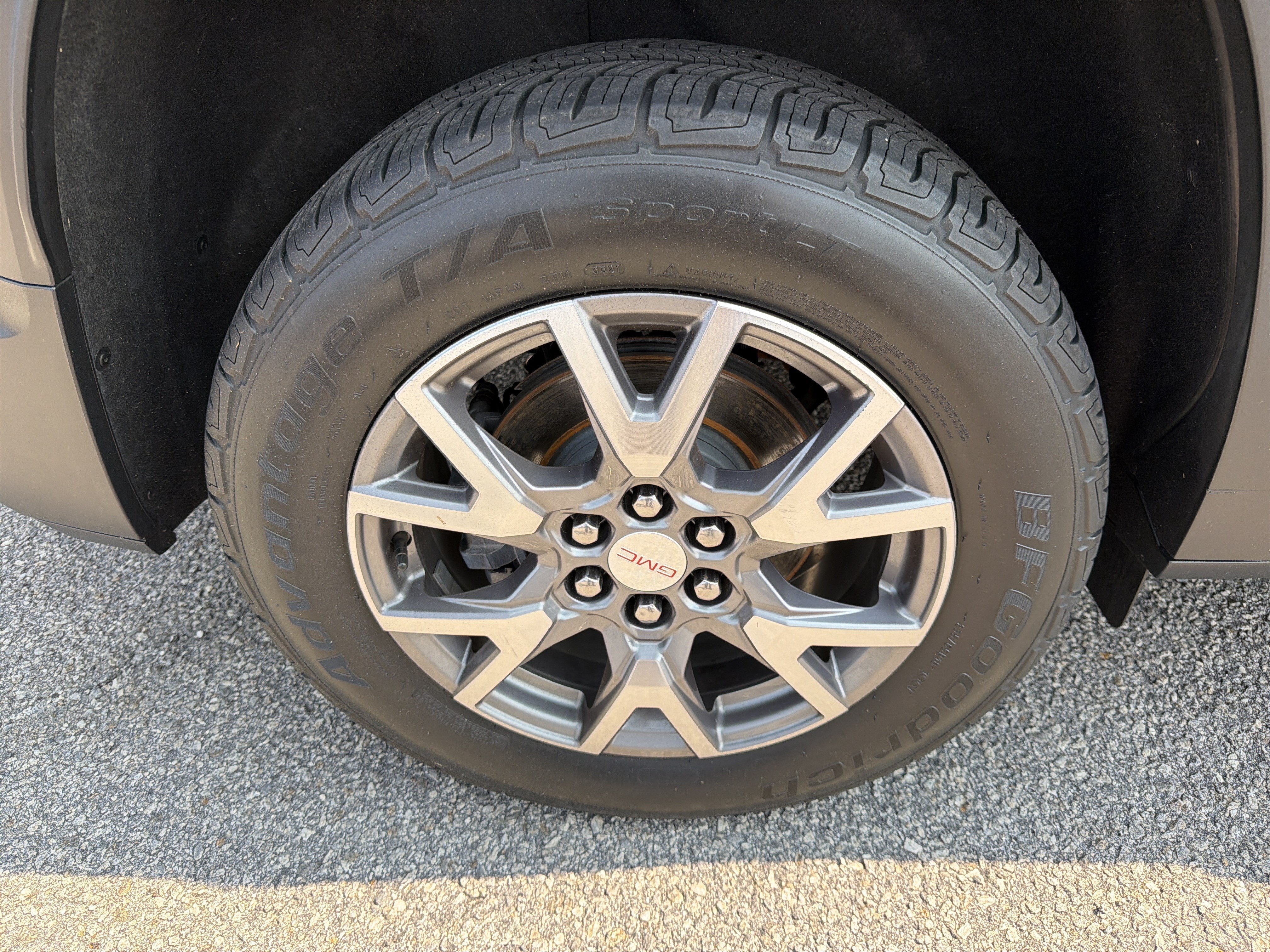 Certified 2020 GMC Acadia SLT w/ LPO, Floor Liner Package FWD image 18