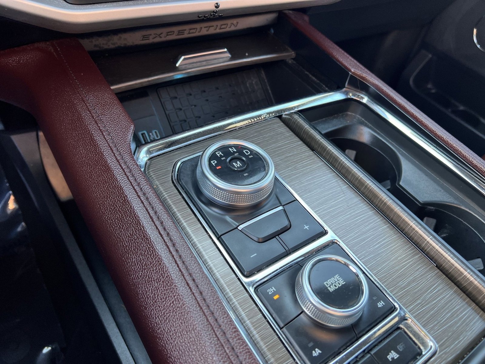 Used 2024 Ford Expedition Limited image 22