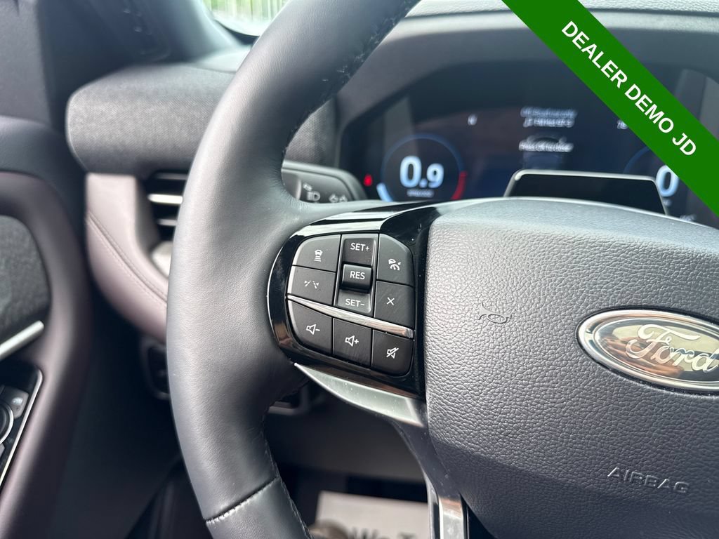 Used 2025 Ford Explorer Platinum AWD/4WD image 29