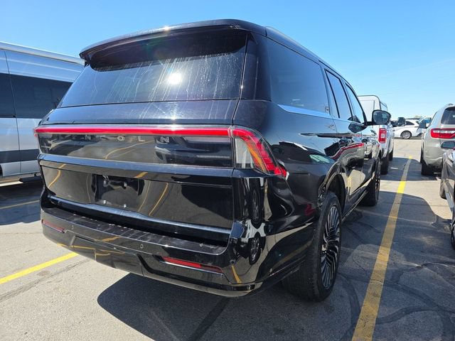 Used 2025 Lincoln Navigator Reserve AWD/4WD image 3