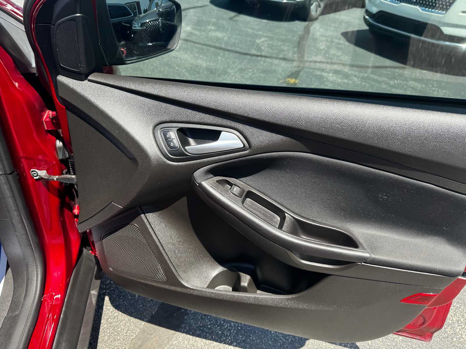 Used 2016 Ford Focus SE w/ SE Power Seat Package FWD image 26