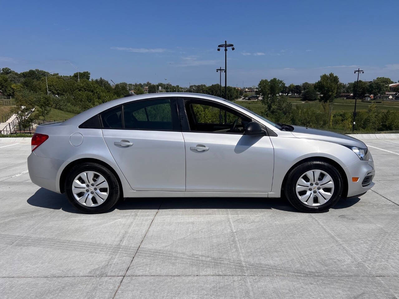 Used 2015 Chevrolet Cruze LS image 4
