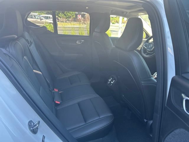 Certified 2025 Volvo XC40 B5 Plus AWD/4WD image 13