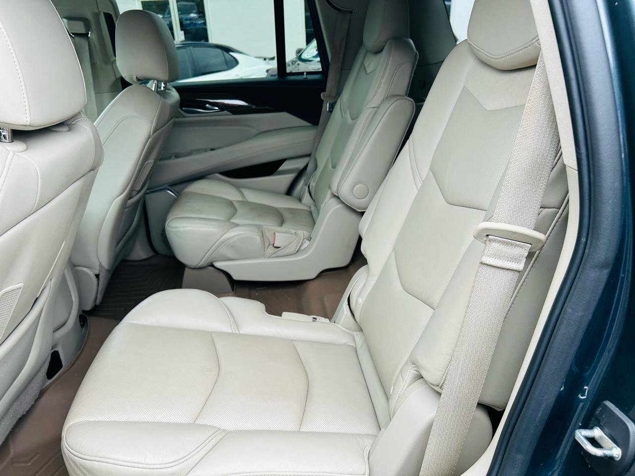 Used 2019 Cadillac Escalade Premium Luxury image 28