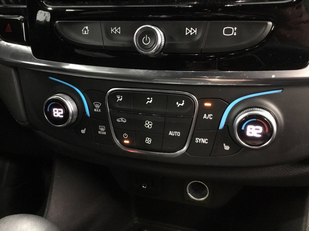 Used 2023 Chevrolet Traverse LT FWD image 29