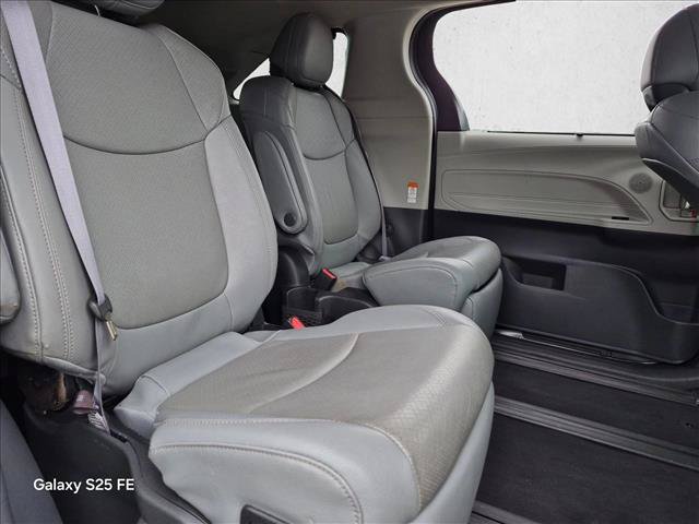 Used 2022 Toyota Sienna Limited AWD/4WD image 22