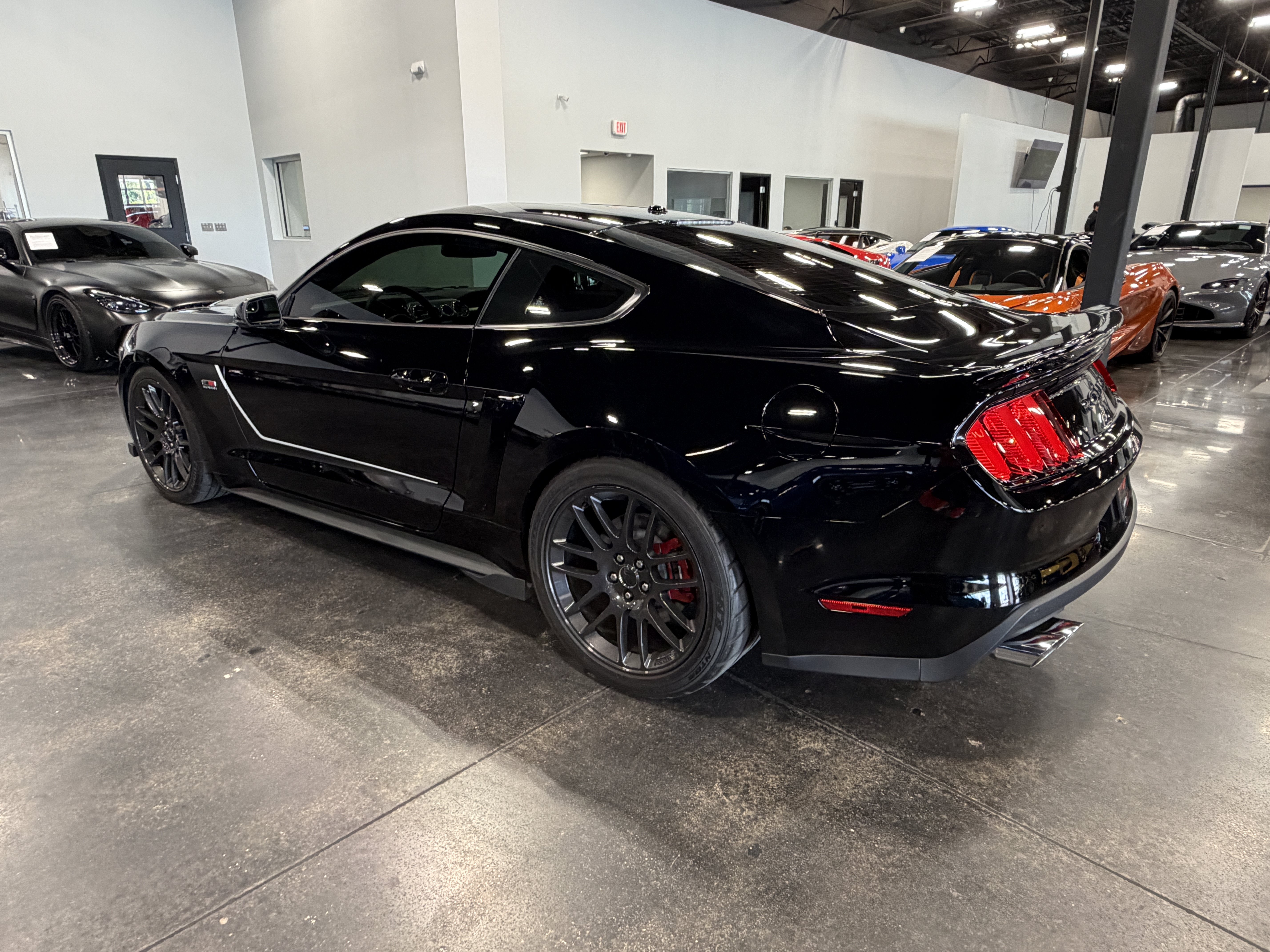 Used 2017 Ford Mustang GT Premium w/ GT Performance Package RWD image 5