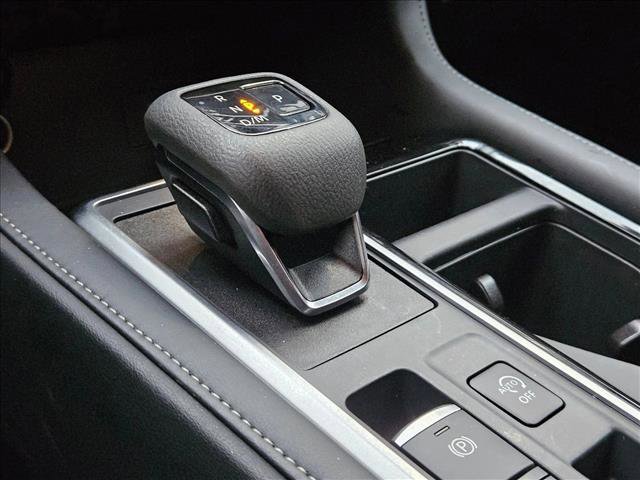 Used 2025 Nissan Pathfinder SV image 13