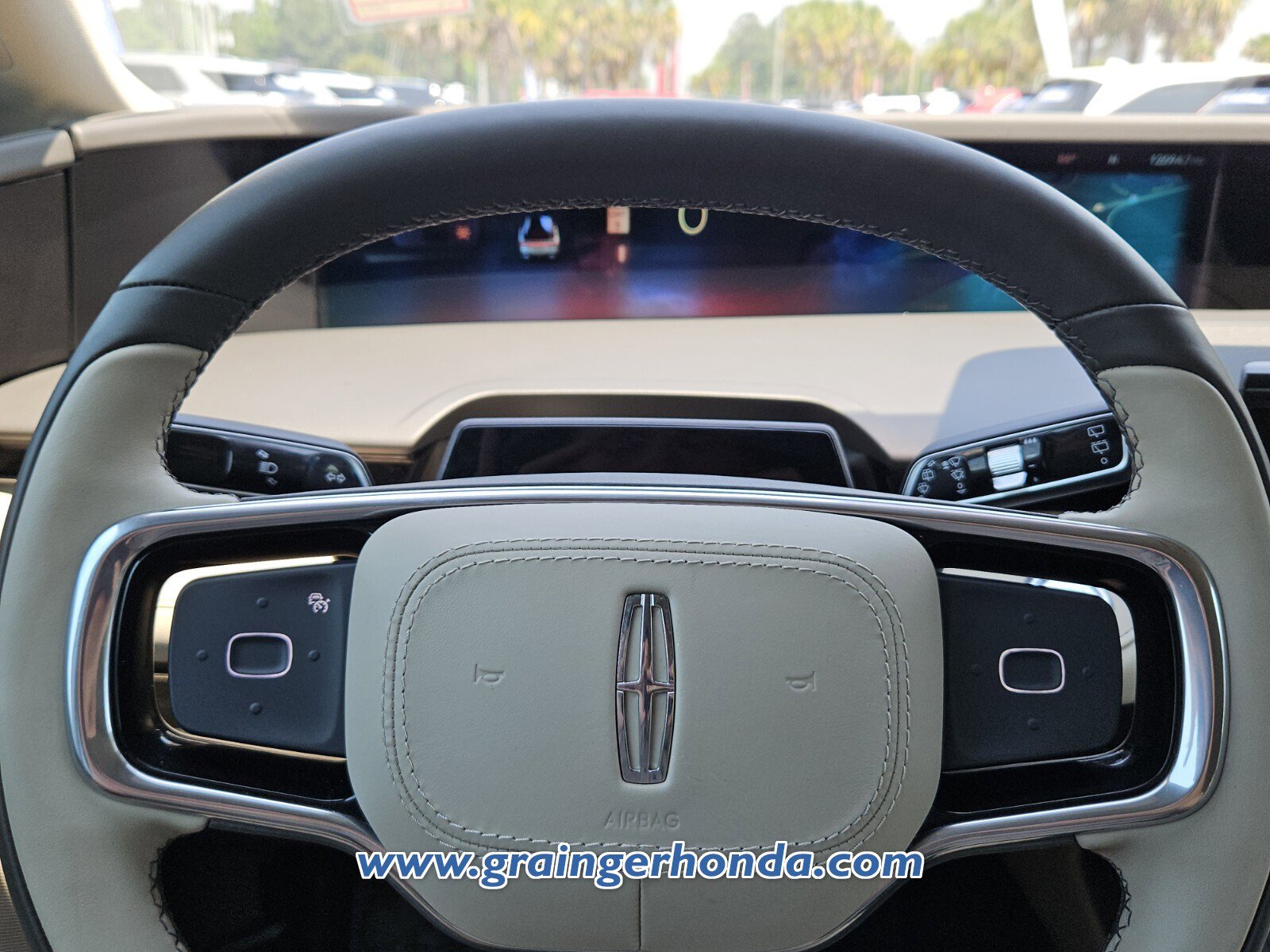 Used 2025 Lincoln Nautilus Reserve AWD/4WD image 17