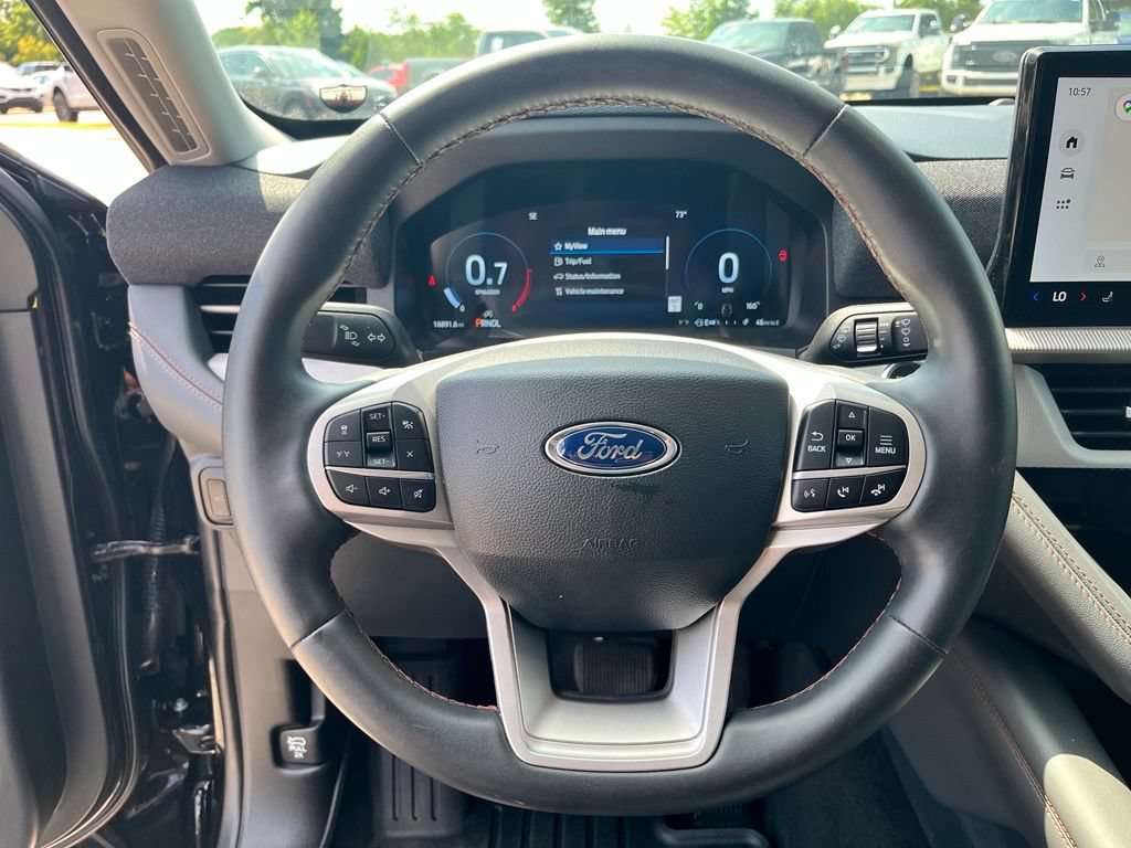 Used 2025 Ford Explorer Active RWD image 16
