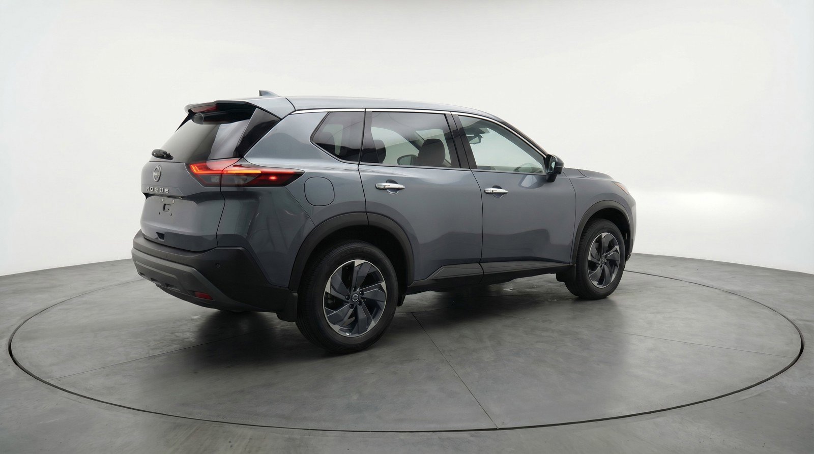 Used 2025 Nissan Rogue SV image 9