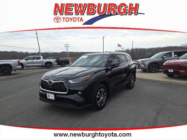 Certified 2026 Toyota Highlander XLE image 1