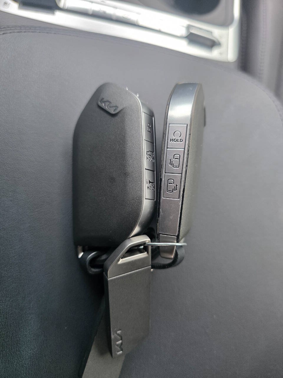 Used 2025 Kia Carnival SX w/ SX Dark Edition Package FWD image 37