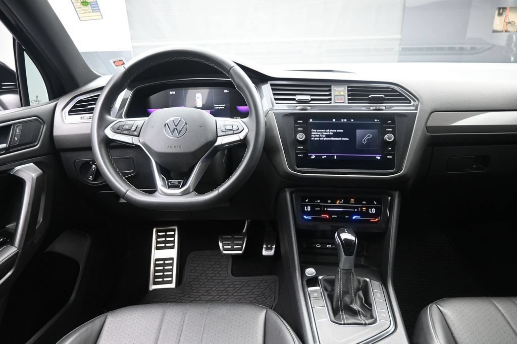 Used 2023 Volkswagen Tiguan SE R-Line FWD image 9