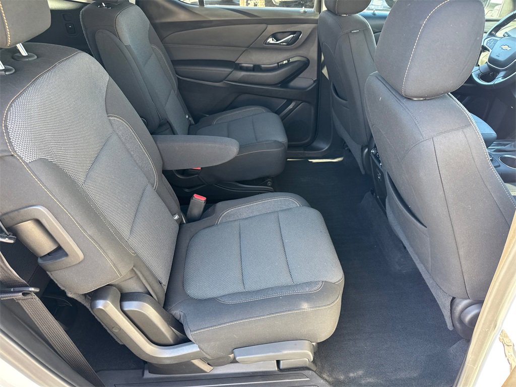 Used 2021 Chevrolet Traverse LT image 19