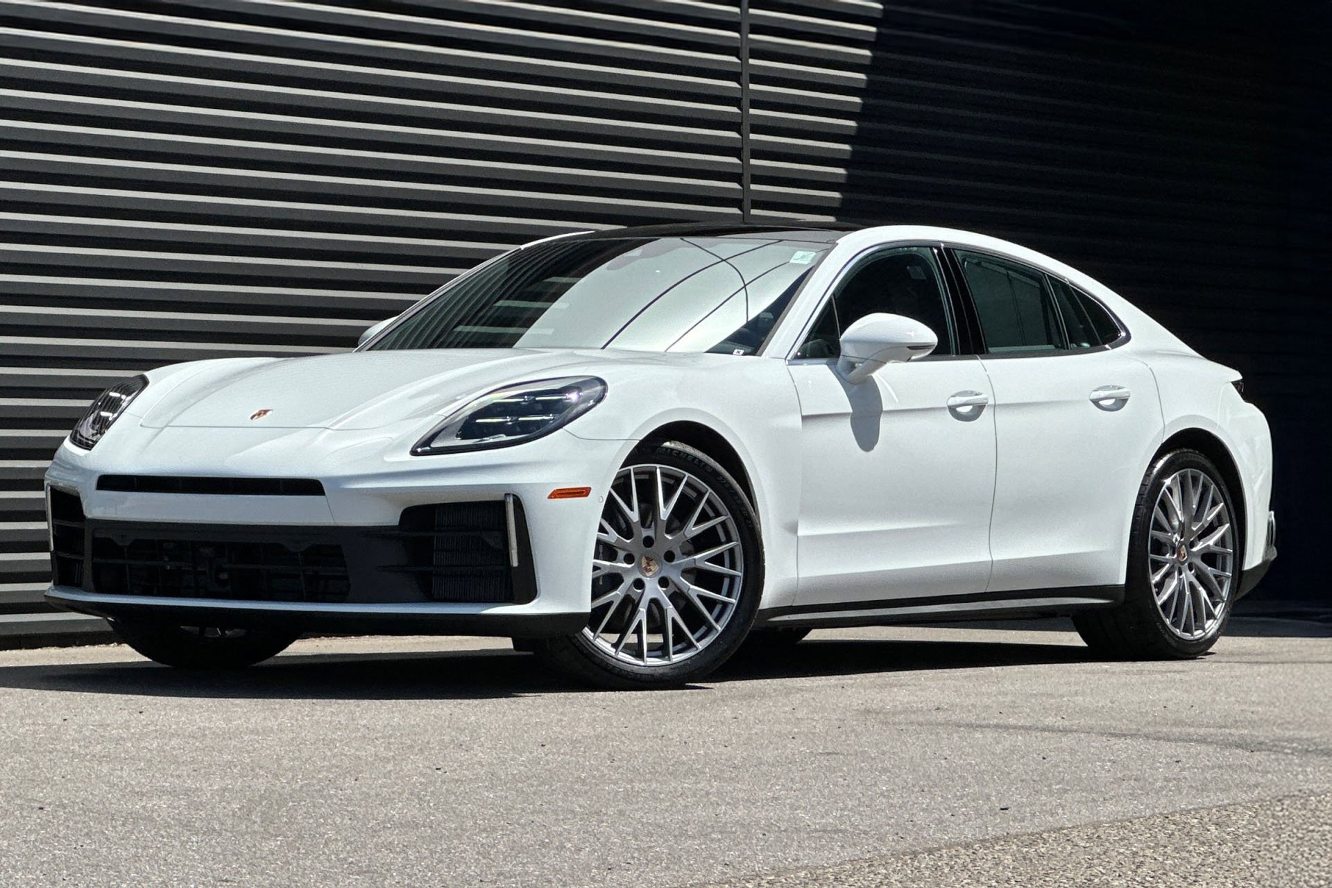 New 2025 Porsche Panamera image 1