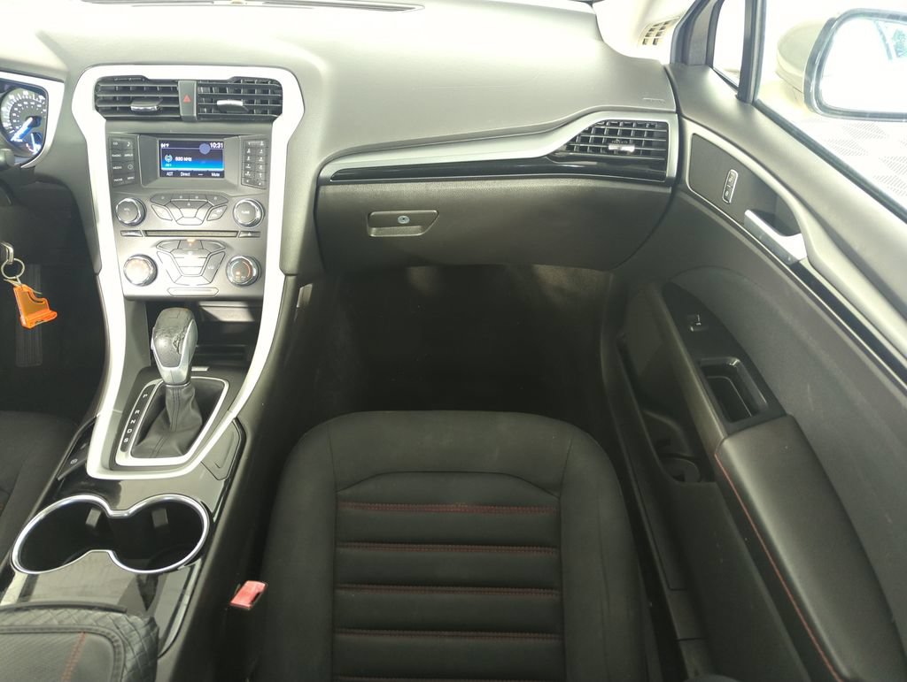 Used 2015 Ford Fusion SE w/ Equipment Group 201A FWD image 16