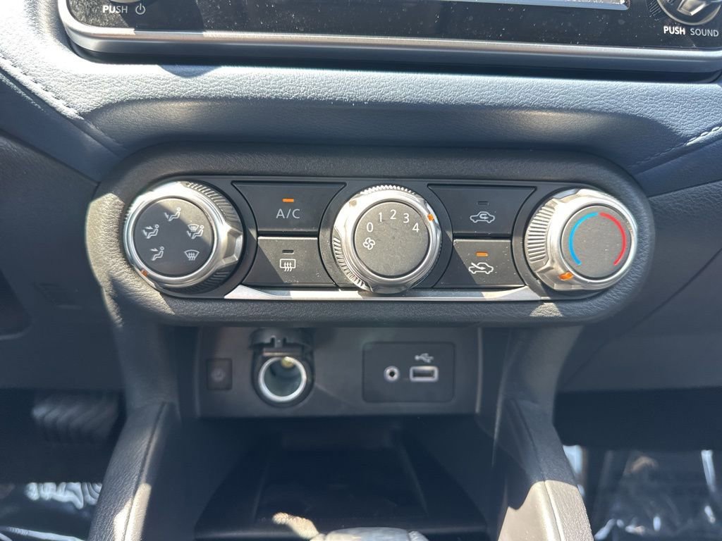 Used 2025 Nissan Versa SV image 18