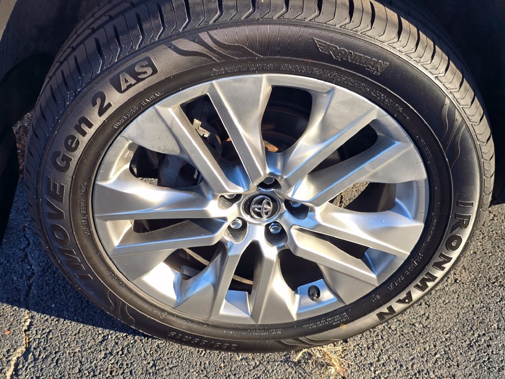 Used 2019 Toyota RAV4 XLE Premium w/ Cold Weather Package AWD/4WD image 10