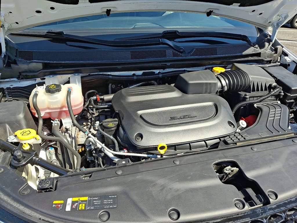 Used 2025 Chrysler Pacifica Limited FWD image 32